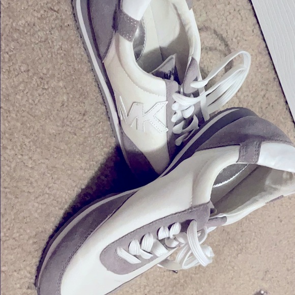Michael Kors Sneakers - Picture 2 of 2